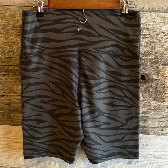 Old Navy Maternity Biker shorts - Picture 2 of 3